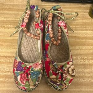 STATEMENT SHOE! Woven/beaded/hemp/cloth floral tie up mary Jane espadrille